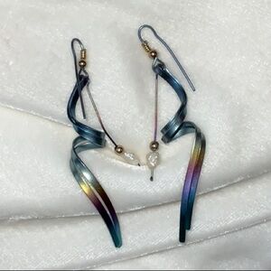 Unsigned Lightweight Multi Colored Metal Wire Earrings Faux Pearl